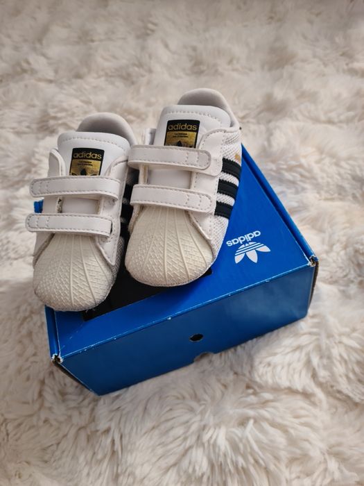 Încălțăminte adidas mărimea 19