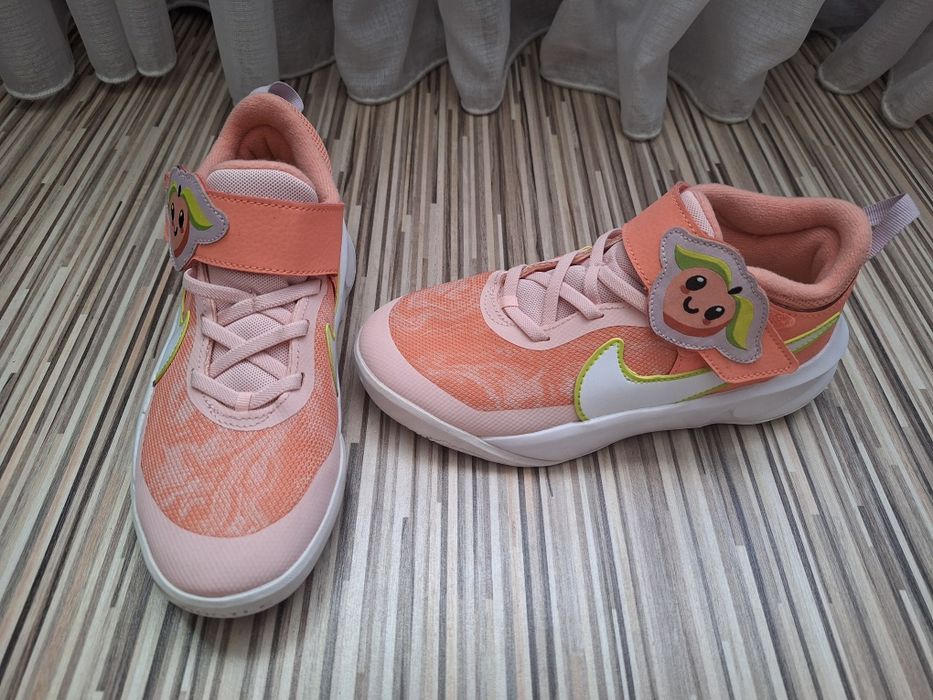 Adidași noi Nike marime 34 (uk2)
