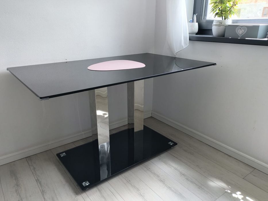 Masa de sticla neagra