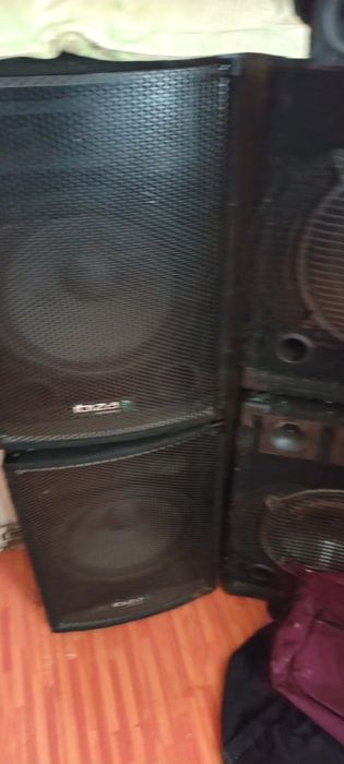 Vând  4 boxe și statie