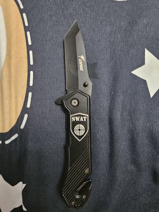 Vând cuțite de colecție