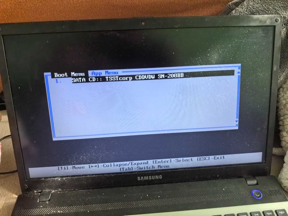 Продавам лаптоп samsung