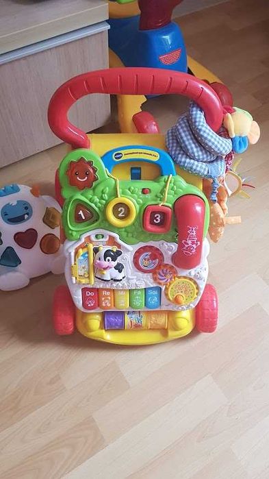Vtech ,antemergator interactiv in limba romana de la 6 luni,2in1