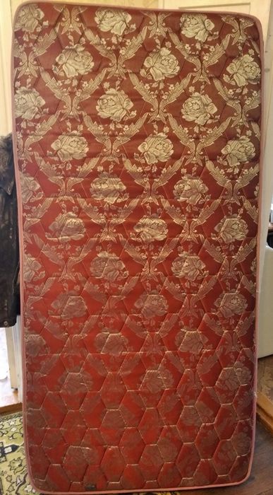 Матрац пружинный для исправления осанки