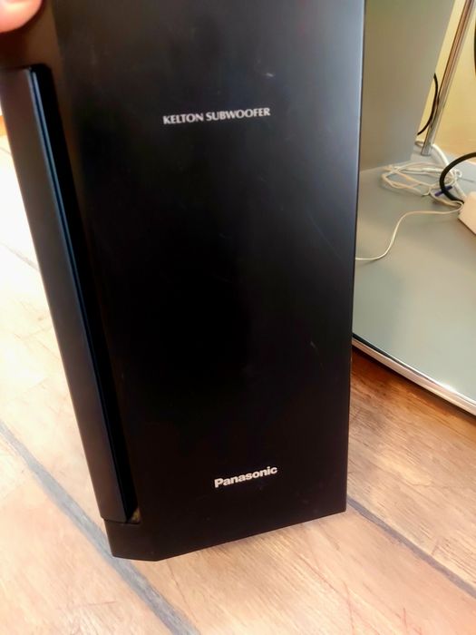 Почти неупотребявано CD/DVD аудио уредба с 6 бр колони