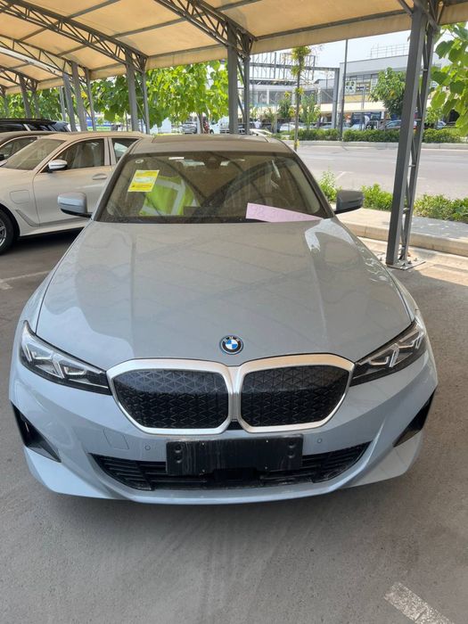 BMW i3 35L 2025 yil Natarusga tayor