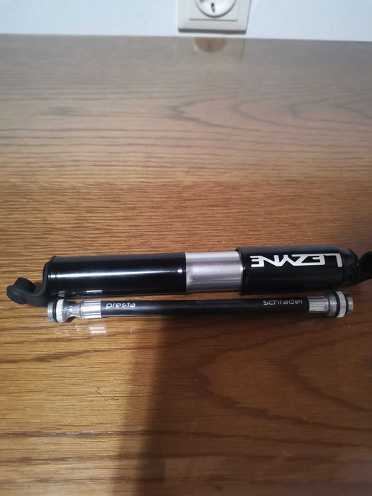 Mini-pompa Lezyne full aluminiu