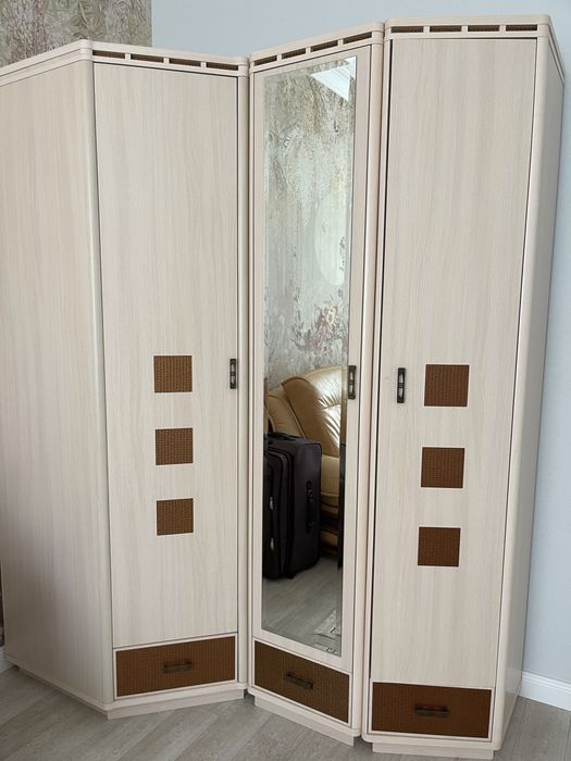 Продается шкаф угловой