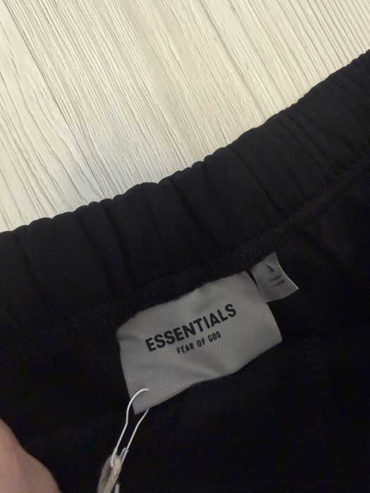 Pantaloni Essentials