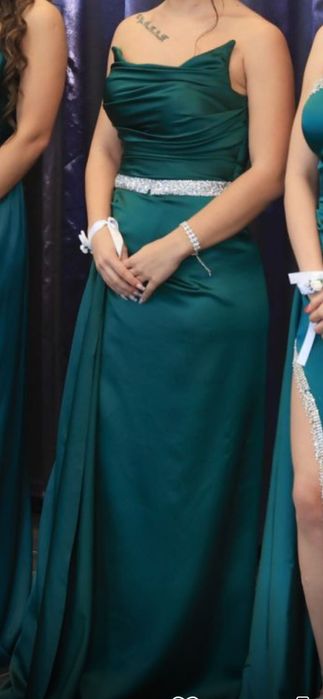 Официални рокли , неразличими от нови