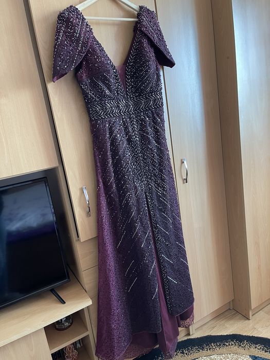 Vând rochie lunga cu trena