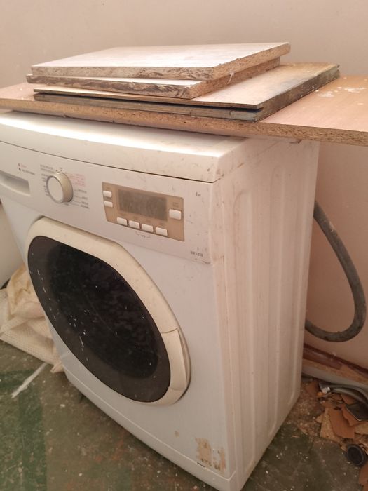 Kir yuvish mashinasi sotiladi