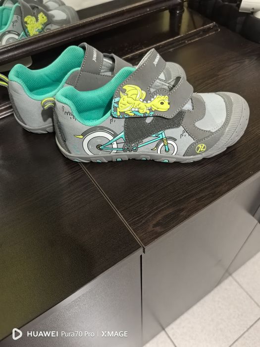 Обувки за момче номер 35