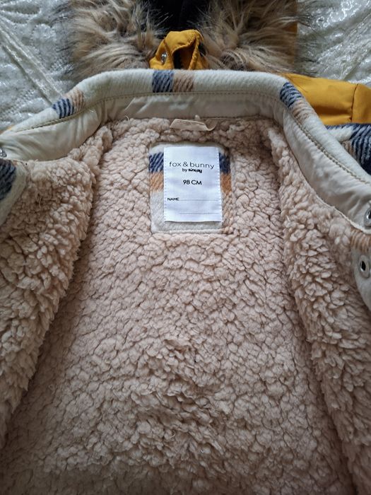 Продавам запазени якенца 10 евро