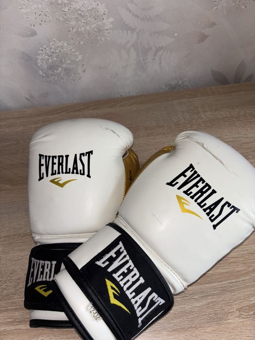 Боксерский перчатка