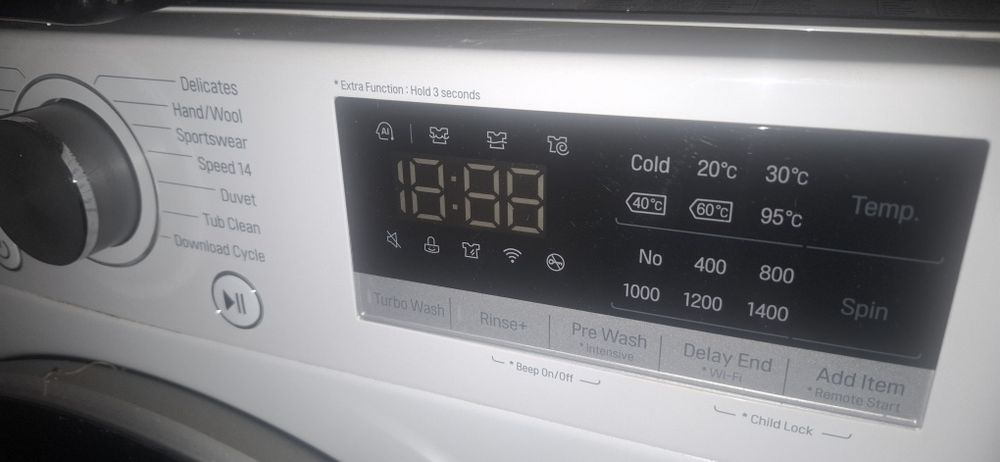 Mașină de spalat rufe LG (9 kg, 1400 RPM) - funcțională dar zgomotoasă