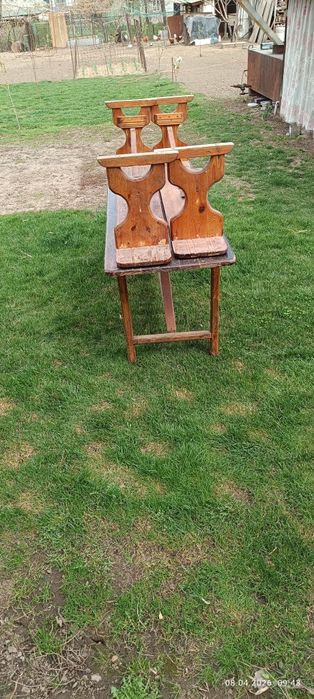 Деревянный стол и скамейки