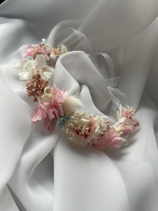 Coroniță din flori uscate