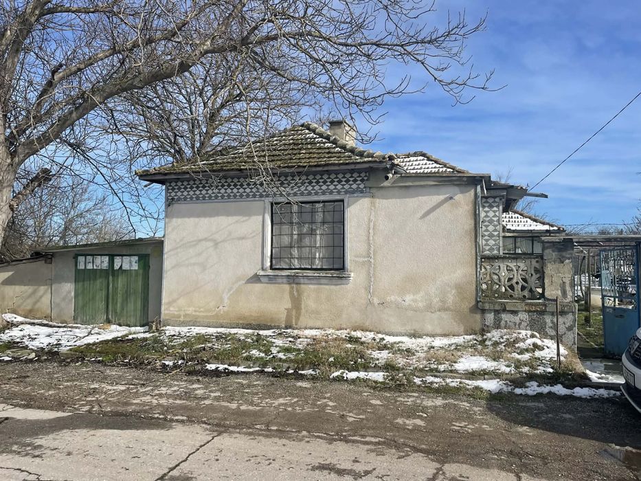 Собственик Продава къща с двор в село Млада Гвардия
