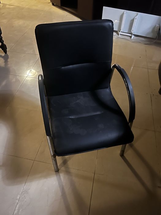 Офисные стулья в идеальном состояние