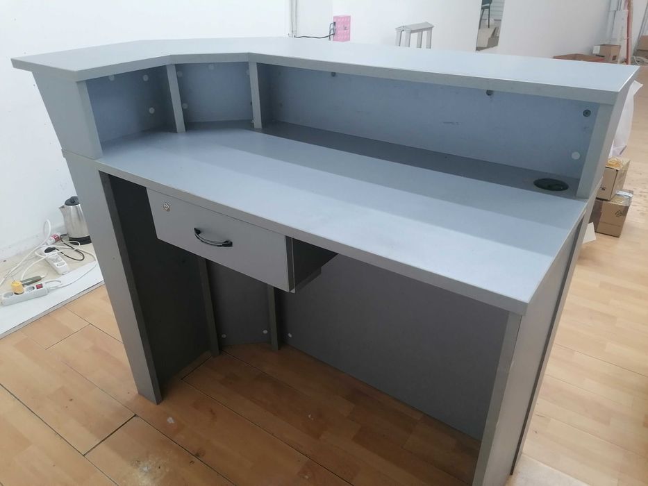 Стелажи за магазин