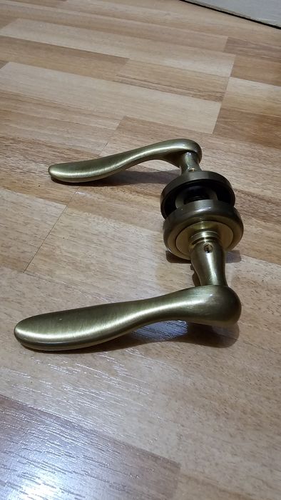 Vand manere usa Tolosa culoarea bronz ,noi!