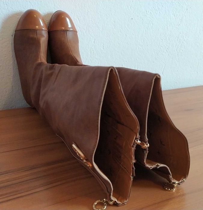 Два чифта дамски ботуши (обща цена)