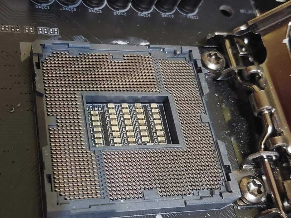 Intel Core i5 9600KF + Gigabyte Z390 Aorus Master Wi-Fi