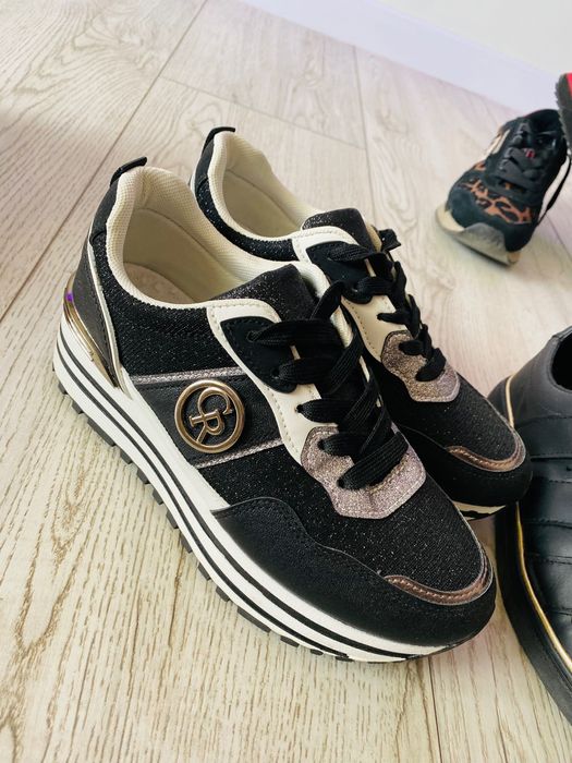 Разпродажба ! Всички обувки на цена 15лв.