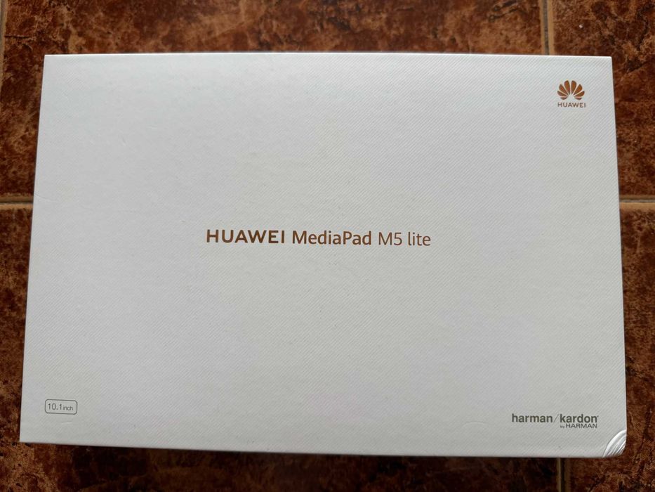 Huawei MediaPad M5 Lite 10.1 LTE - таблет, писалка, калъф, кутия - комплект