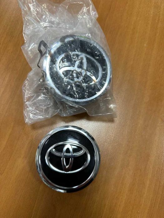Колпак на диск оригинал Toyota Land Cruiser 300 колпачек