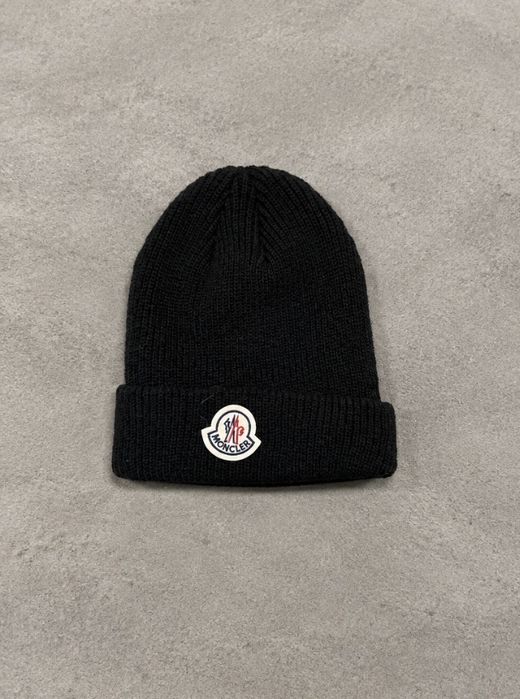Caciula moncler.
