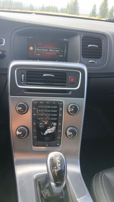 Proprietar vand 2014 Volvo v60 D4 181Cp Automat Trapa variante Dacia Duster