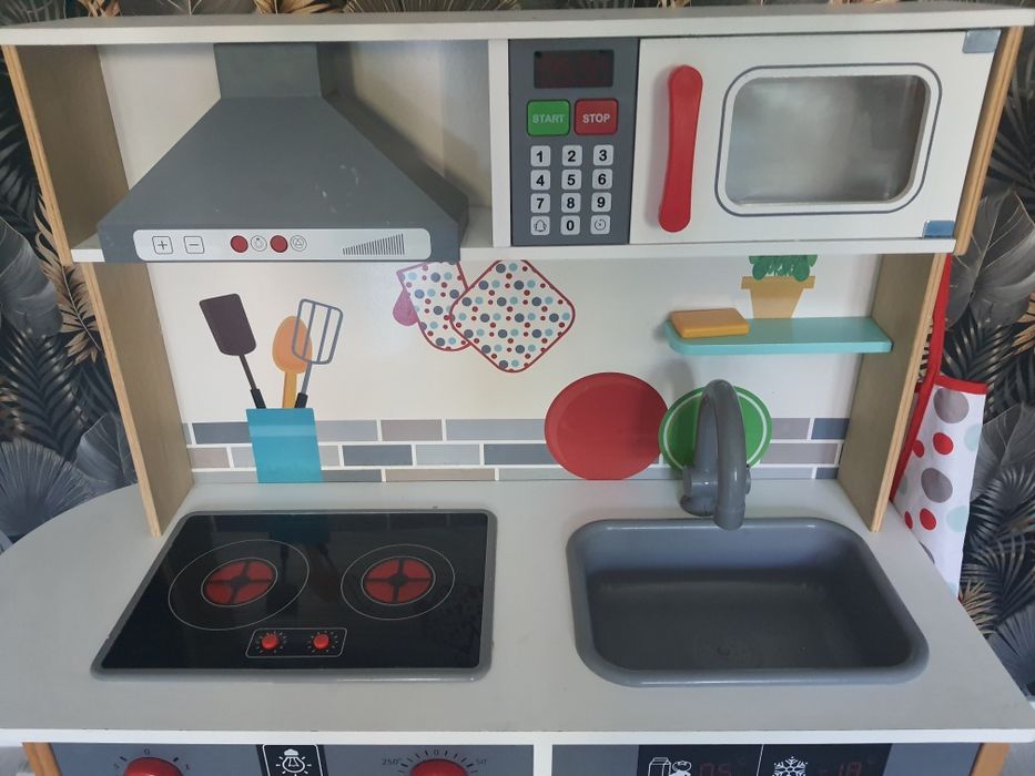 Bucătărie din lemn pentru copii – echipată + accesorii