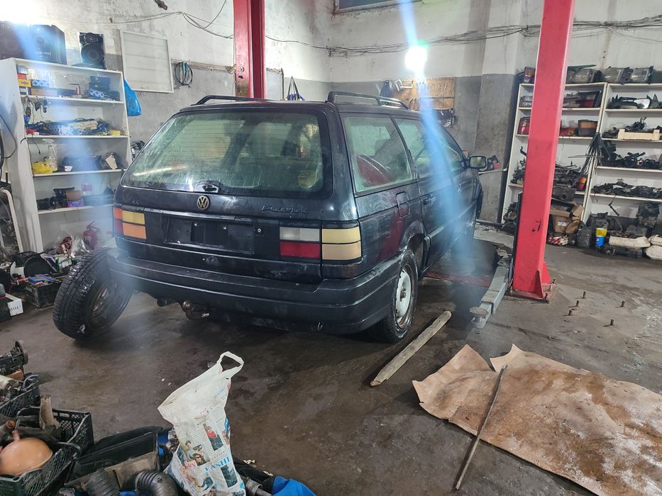 Пассат Б3 по запчастям продаётся 2 Е