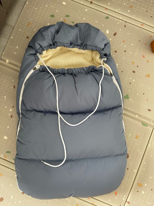 Продам кокон с комбинезоном зимний!