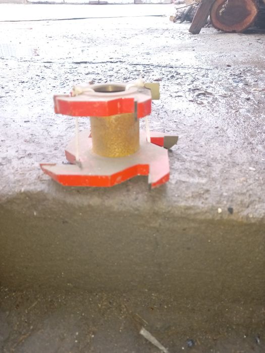 Продам фрезы по дереву