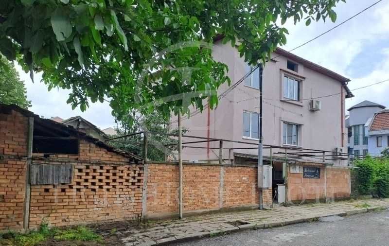 Реф. 253 Къща с двор / Прослав