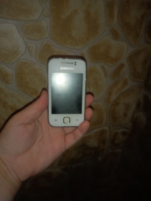 Телефон Самсунг мини б/у.не рабочи