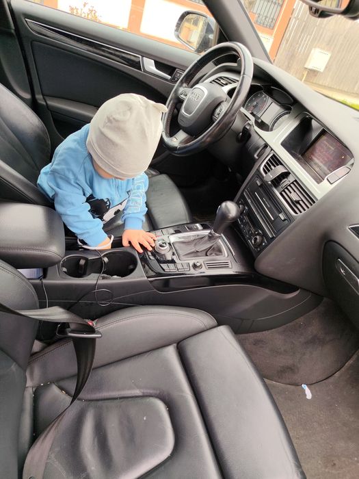 Vând audi A4 b8 2011