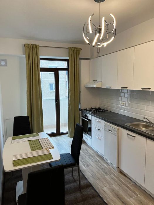 Inchiriez apartament cu 3 camere MODERN!