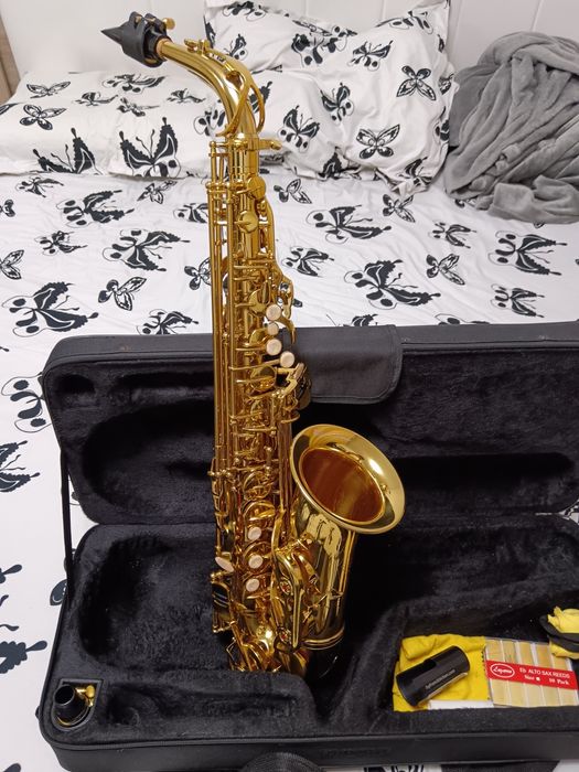 Vând saxofon lagarra