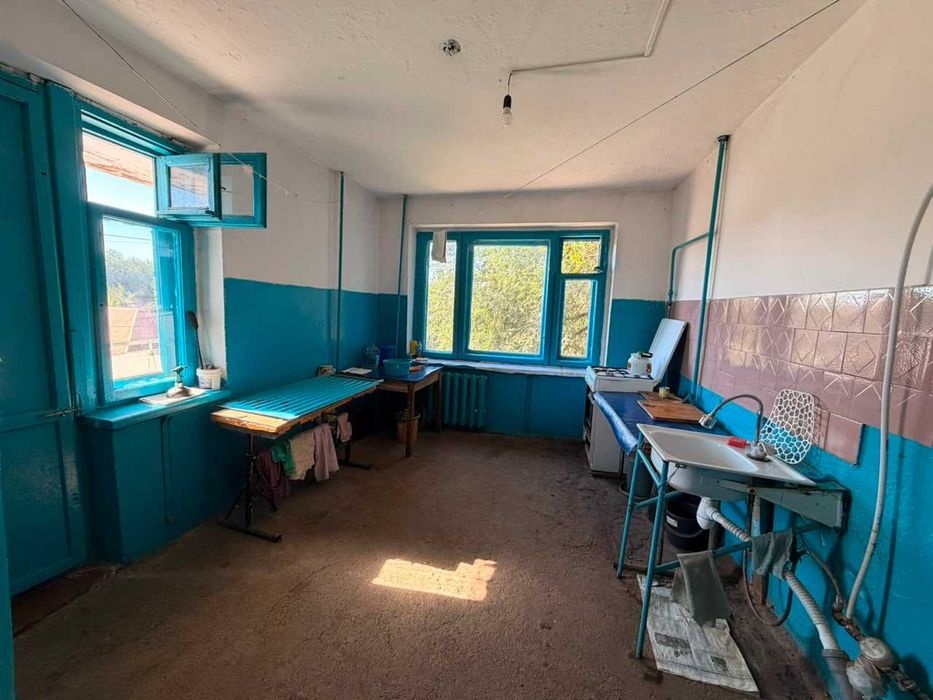 продам  комнатну в общежитие