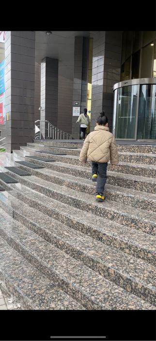 Куртка зара размер 6-7 лет