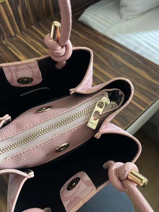 Розова coach mini bag