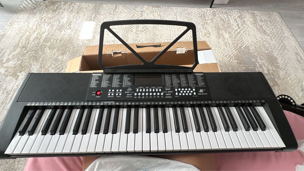 Продам синтезатор