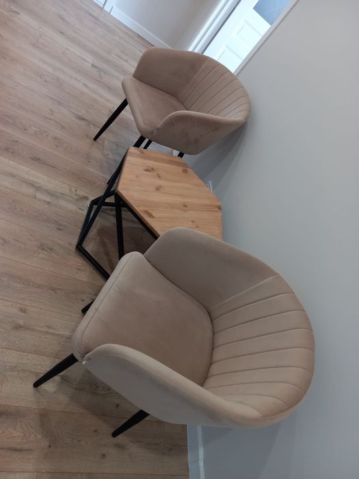 Креслоо и столик