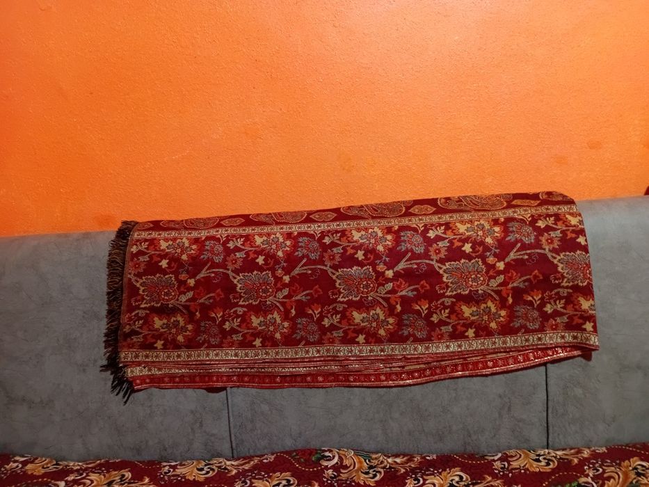 Шарф шерсть Индия двух стороний,в отличном состоянии.