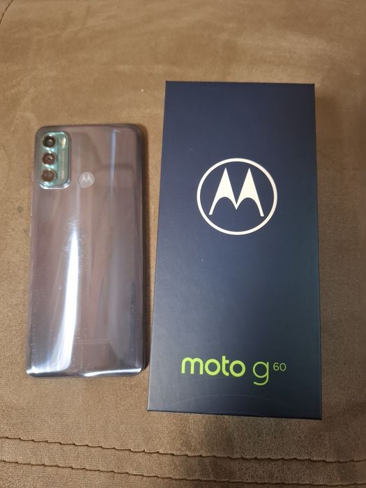 Телефон Moto g60