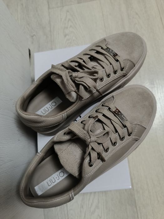 Кроссовки кожаные 39р